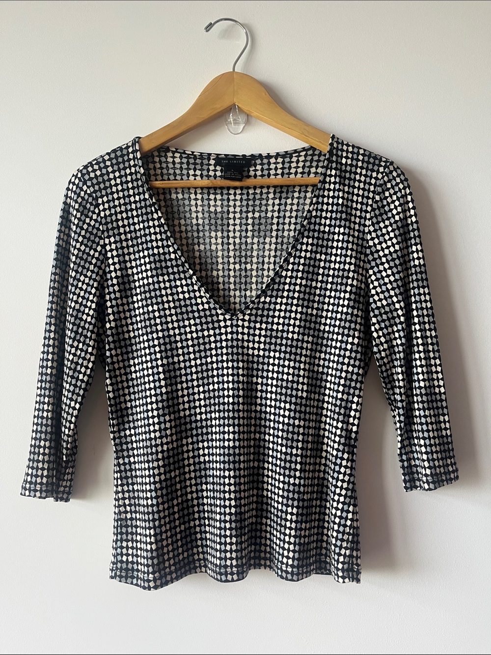 The Limited Y2K Silk Black and White Geometric V-Neck 3/4 Sleeve Top